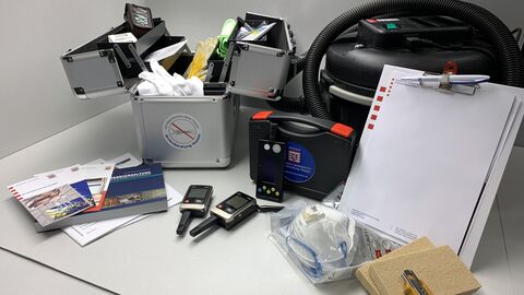 Equiment der Archivberatung, wie z.B. Datenlogger und Museumsstaubsauger