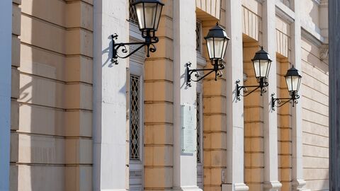 Eingang zum Haus der Geschichte am Karolinenplatz in Darmstadt.