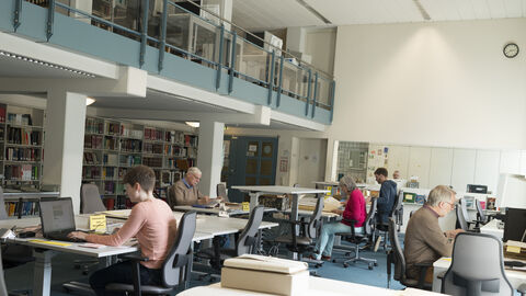 Blick in den Lesesaal des Haus der Geschichte. 